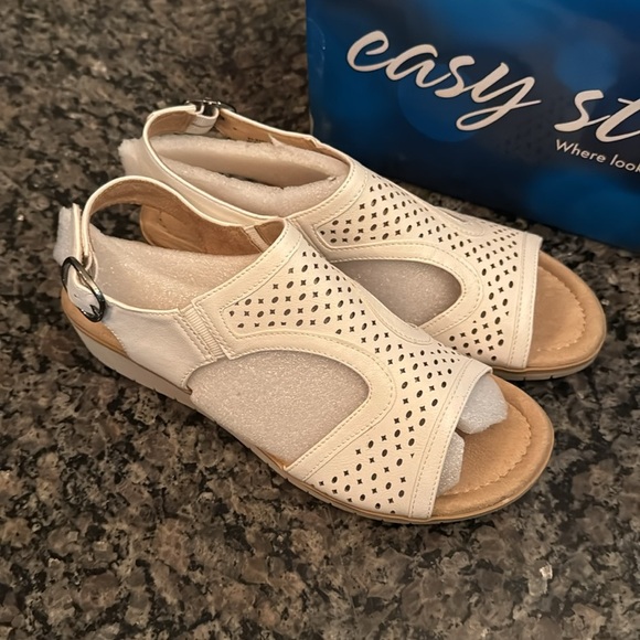 Easy street white Alba Flex ankle strap sandal NIB 9W - Picture 3 of 11